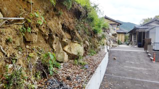 1，狭小地や変形地は注意するところや、事前調査など、普通の土地に建てるよりも綿密な調査を行います。